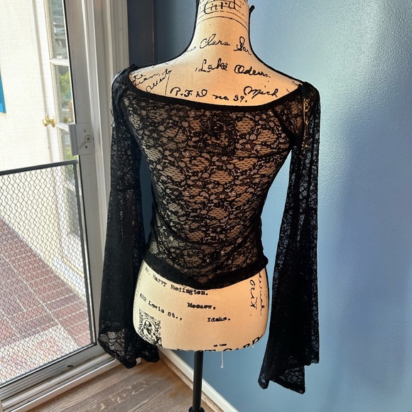 Kiki Riki Lace Long bell Sleeve Top - Picture 2 of 10